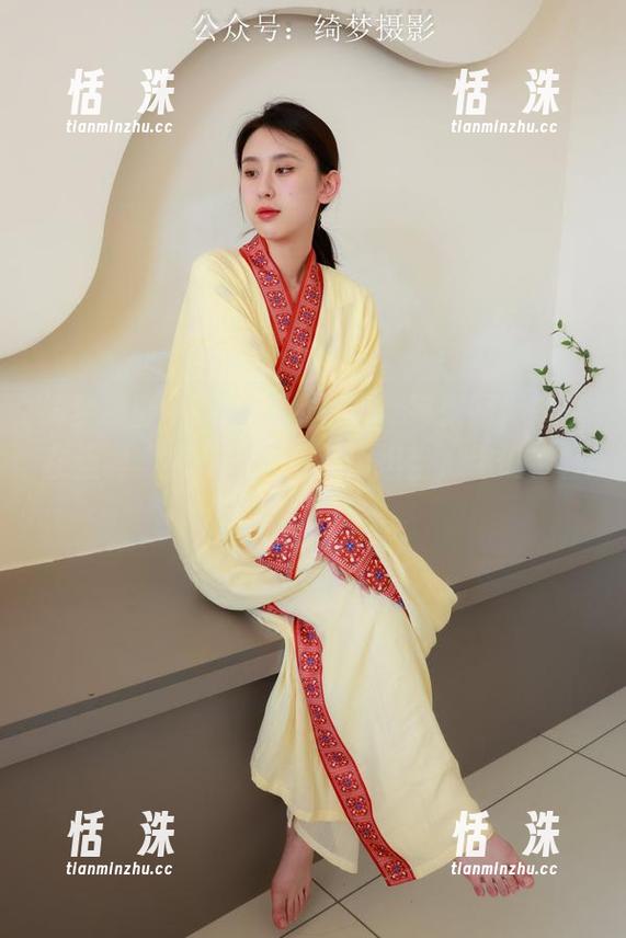 绮梦摄影 - 小冉粉色写真，每张图都像是在强调“我就是这个颜值担当，你们看着吧”！