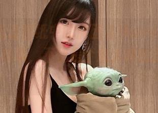 来瞅瞅高清壁纸中的腐团儿Ikaros，尼禄·克劳狄乌斯，不愧是个意大利的迷人小王子！