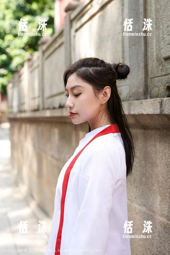 蜜桃社 - 借着高清看李颖诗的厨娘写真：我只想知道她是怎么不翻锅的！