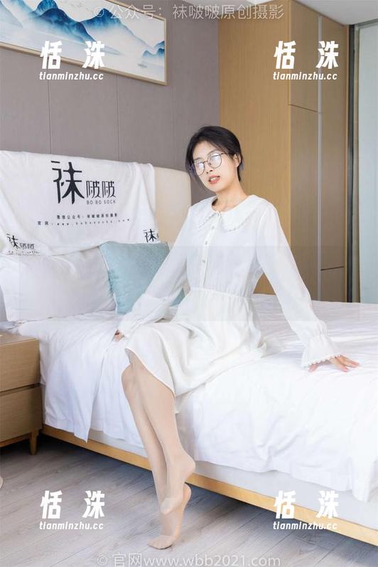 袜啵啵 - 甜甜圈的马丁靴写真，果然是有个性！原图在此，不看亏大了！