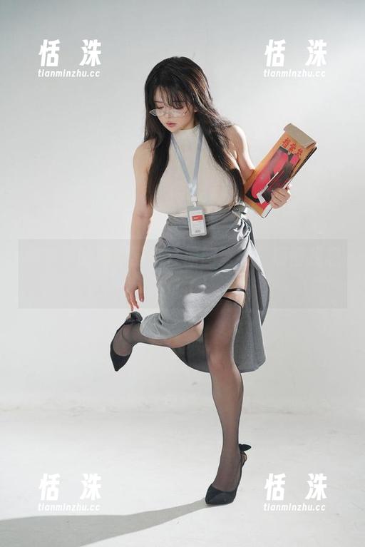 阿寨寨的神明巫女，原图壁纸，搞得我想画符了！