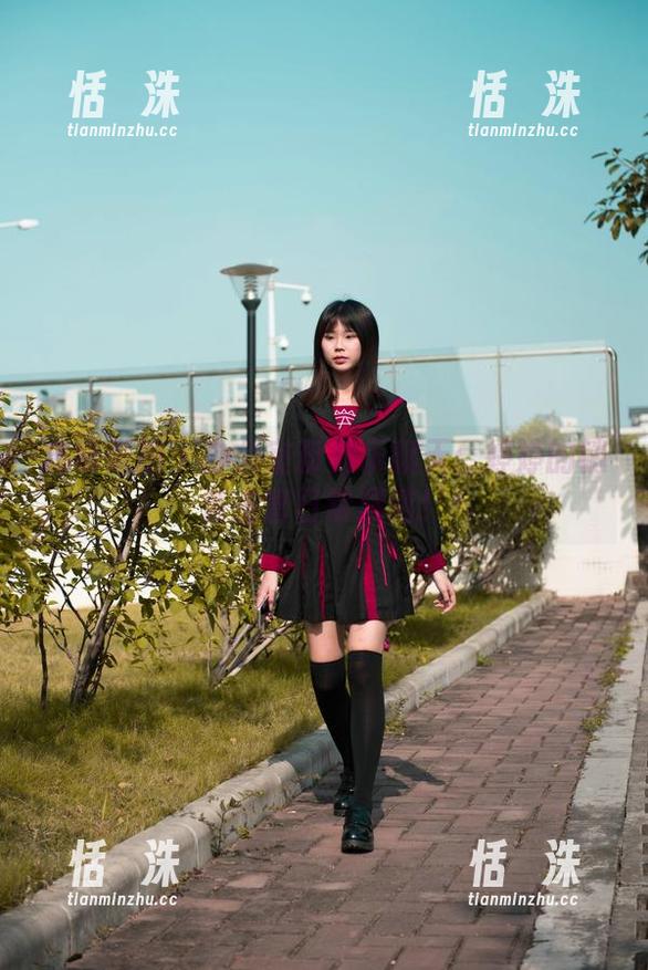 魔镜街拍 - 办公室粉裙乐翻天：婷婷的销售主管日常精选！