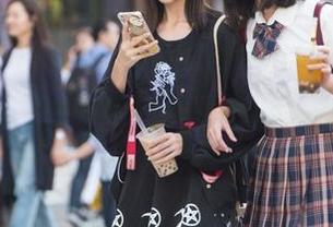 魔镜街拍 – 婷婷肉丝美人图包，寒风中的诱惑等你下载！