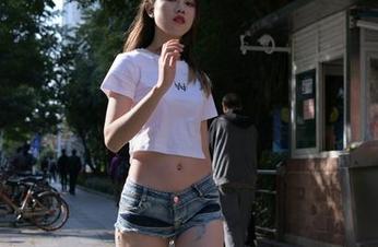 魔镜街拍 – 美图合集里的曼曼，空姐的气质让人难以抵御。